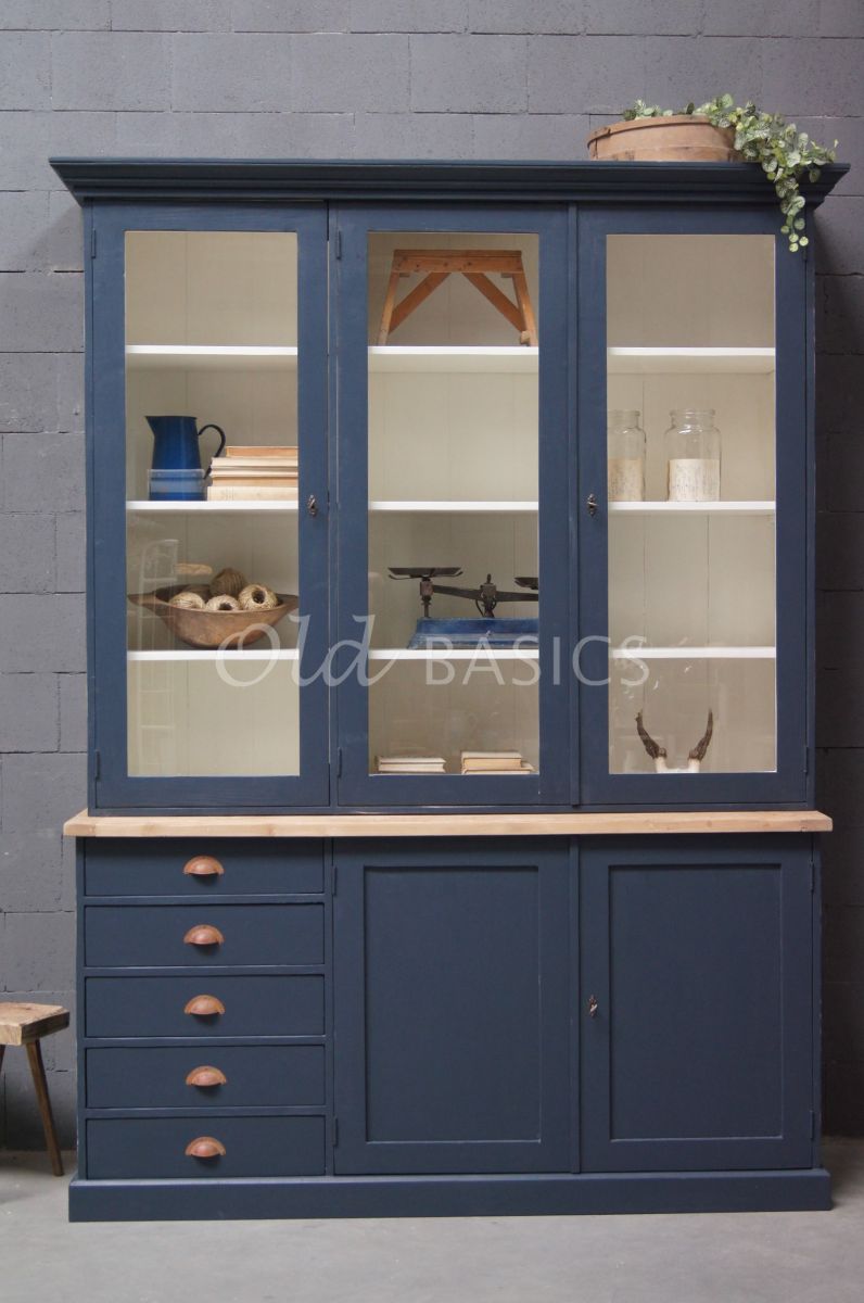 Detail van Vitrinekast Rustique, 3 deuren, RAL5008, blauw, materiaal hout